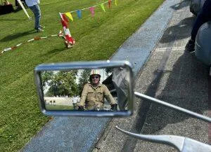 Blick in den Spiegel der Vespa