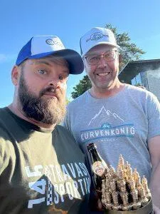 2 freudige Gesichter - Werner & Olaf - mit dem Siegerpokal