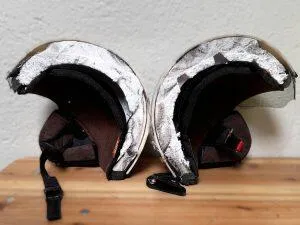 2 Hälften eines Jethelms - Querschnitt eines Jet-Helms